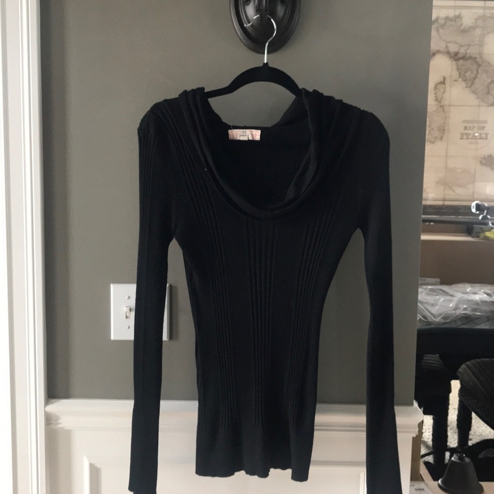 Long sleeve fancy sweater.